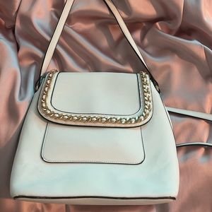 adorable white bag/backpack!
